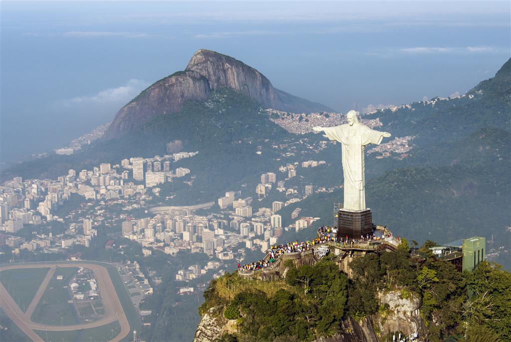 Rio de Janeiro - socha Krista nad mestom bohov - 1
