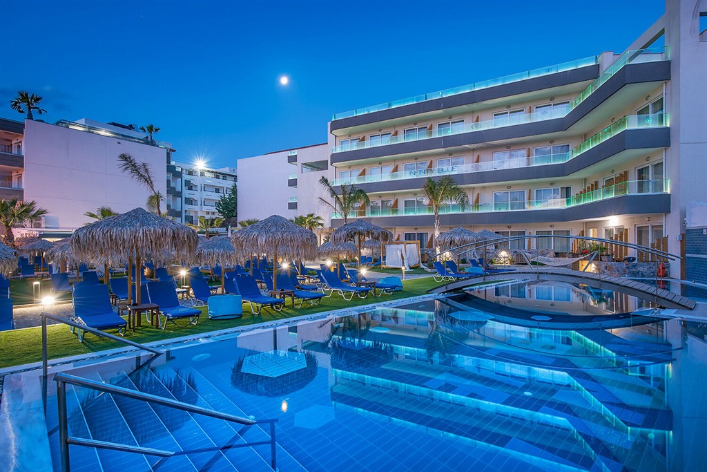 Enorme Infinity Beach