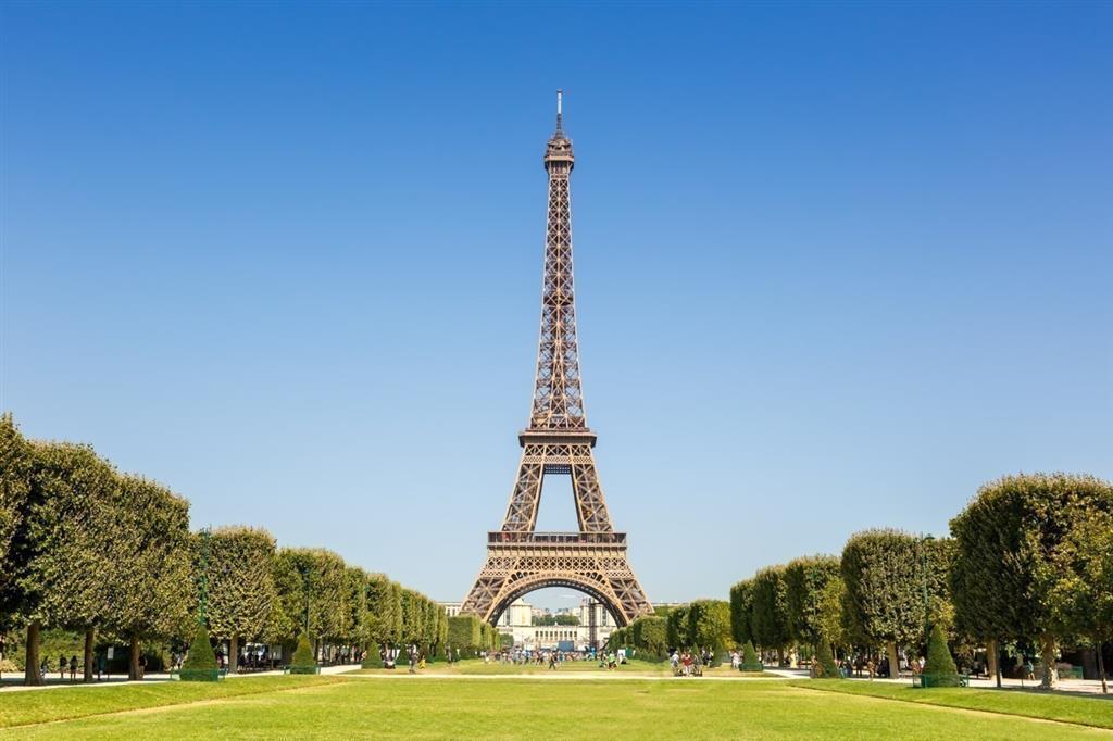 Paríž - mesto minulosti aj súčasnosti