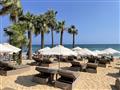 Cyprus - Ayia Napa - ležadlá na pláži
