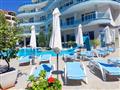 Bulharsko - Slnečné pobrežie - Hotel Blue Bay - ležadlá pri bazéne