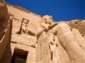 Posledný pohľad do očí Veľkého Ramsesa, rozlúčka so štyrmi  20 m vysokými sochami ku ktorým sme sa d