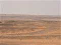 Oko Sahary má priemer až 40 km a je obkolesené pieskovými dunami. Medzi nimi sa skrýva kamenná, tich