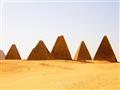 Jedny z najzachovalejších pyramíd v Sudáne patriace neznámym kráľom v okolí Jebel Barkal. foto: Mare