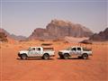 BUBO džípy sú pripravené a vyrážame objaviť krásu farebnej púšte Wadi Rum. Pripomína Mars, hrá svojo
