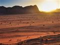 Západ slnka nad púšťou Wadi Rum vás vezme mimo našej planéty. Už chápete prečo sa o púšti hovorí ako
