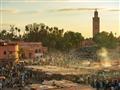 Námestie Jemaa el-Fna v Marrákeši ožíva po zotmení.  Foto: Robert Taraba — BUBO