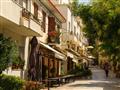 Atmosféru Atén si treba vychutnať. Nespočetné množstvo kaviarničiek, tavern, reštaurácií a ulice nab