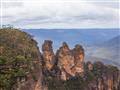 Každý, kto sa vyberie do Modrých hôr sa ide pozrieť na skaly s menom Tri sestry. Povieme si tu aj le