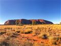 Počkáme si, pokiaľ slnko nezapadne úplne. Až vtedy nám Uluru ukáže všetky svoje farby. foto: Veronik