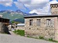 Mestia v odľahlej oblasti Svaneti je známa svojou zabudnutou kamennou architektúrou. foto: Tomáš Kub