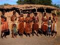 Rozdiel je vidieť v tradičnom obliekaní. Zatiaľ čo masaji už prešli na bavlnené prehozy (shuka), dat
