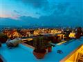 Po našej prehliadke Istanbulu si môžete oddýchnuť na streche nášho hotela pri takomto skvelom bare. 