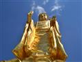 Najneobvyklejšou atrakciou na vrchole Red hill je práve zlatá socha Budhu Sakyamuni, ktorá je vysoká