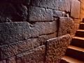 Hrobky kráľov Gebremeskela a Kaleba sú postavené rovnakou metódou ako peruánske staré Cuzco. Medzi k