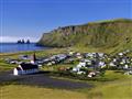 Najjužnejšia dedinka Islandu - Vik, v tieni najznámejších islandských sopiek. 
foto?: Archív — BUBO