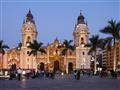 Plaza de Armas, Lima. Večerný prílet do Limy, hlavného mesta Peru a druhého najväčšieho mesta Južnej