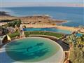 Na brehu Mŕtveho mora si môžete užívať aj luxus perfektného 5* hotela. V tomto bazéne sa budete kúpa