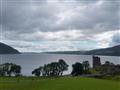 Urquhart castle a najväčšie jazero Škótska Loch Ness v pozadí. Foto: Peter Droba, BUBO