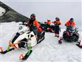 Jazda na skútroch po ľadovci je jedinečným zážitkom, ktorý vám odporúčame vyskúšať. Jazda je nenároč