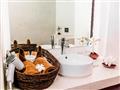 V základnej cene zájazdu Vám zabezpečujeme štandardnú izbu Classic, ktorá má svoju vlastnú kúpeľňu s