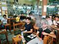 V kaviarni Shabandar s dreveným stropom  sa stretávajú spisovatelia, básnici a revolucionári vyše st