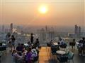 Čo by ste povedali na najlepšiu vyhliadku celého Bangkoku? Vyberte sa na ikonický Mahanakhon a počka