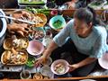 Damnoen Saduak alebo teda Plávajúce trhy sú dokonalým zosobnením exotiky a thajského jedla. Podľahne