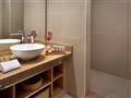 Kúpeľňa v izbe superior sea view family room v Mövenpick Resort & Spa Tala Bay Aqaba - BUBO