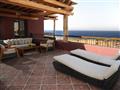 Terasa v grand suite sea view, jedna z najlepších izieb v  Mövenpick Resort & Spa Tala Bay Aqaba