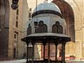 Mešita sultána Hassana patrí architektonicky medzi najkrajšie pamiatky Káhiry. Jej krásu si nenechám