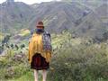 Na ceste k Chimborazo stretávame miestnych ľudí. Tí starší nosia ešte kroj. A mladí? Tí sa snažia do