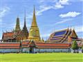Kráľovský palác v Bangkoku so svojimi zlatými stupami a chrámami