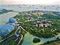 Singapur z výšky má svoje osobité čaro. Pohľad z hotelovej strechy Marina Bay Sands.