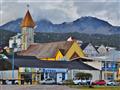 Najjužnejšie mesto na Zemi, Ushuaia. Odporúčame ochutnať krabov a skočiť si na golf na najjužnejšie 