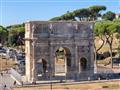 Konštantínov oblúk dal postaviť senát po víťazstve cisára Konštantína nad Maxentiom. Foto: Titus And