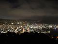 Ak máte radi nočné vyhliadky, vyvezte sa na Mount Victoria, odkiaľ je pekný pohľad na vysvietené noč