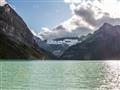 Vydajte sa na prechádzku okolo legendárneho jazera Lake Loiuse, ktoré je napájané vodou priamo z ľad