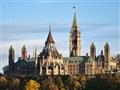 Parlamentný vŕšok. Tu sídli kanadský parlament a na jeho zasadnutia sa môžete ísť pozrieť aj Vy