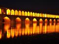 Isfahán nie je známy len svojimi mešitami, ale aj fantastickými mostami akými je Si-o-Seh Pol, teda 