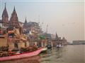 Váránasí na brehu posvätnej Gangy ako by ani nepatrilo na tento svet. foto: Samuel Kĺč - BUBO