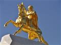 Svoju zlatú sochu má v dnešnom Ašchabade už dokonca aj súčasný prezident Berdymuchamedov. Pohľadáme 