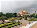 Vitajte v Phnom Penh, hlavnom meste sladkej Kambodže. Navštívime pietne múzeum genocídy, krásny kráľ