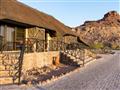 Neďaleko skanzenu sa nachádza príjemná Twyfelfontein country lodge. Tu si odpočinieme pred ďalšími d