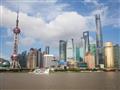 Šanghaj, štvrť Pudong, hľadíme do očí modernej a dravej Číny. V 80. rokoch tu boli zeleninové záhrad