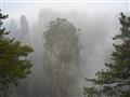 Zhangjiajie alebo aj „Avatarské skaly“. Či už svieti slnko, alebo sú zahalené v hmle, čaro tohto mie