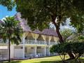 Základný hotel 4* Sandies Tropical Village je populárny medzi rodinami. Je väčší ako susedný 5* Drea