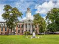 Budova radnice na Námestí Nezávislosti  foto: Ľubor Kučera – BUBO
