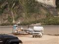 Do slávneho zlatokopeckého mesta DAWSON CITY sa dostaneme kompou cez rieku Yukon tam, kde sa končí s