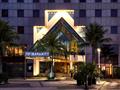 Hotel JW delí od pláže cesta, ktorá sa tiahne pozdĺž celej Copacabany. foto: JW Marriott Copacabana